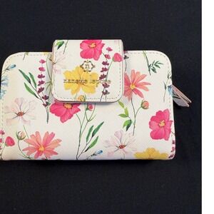 Nanette Lepore White Floral Bifold Wallet Zipper Coin Pocket ID Window Gold Logo